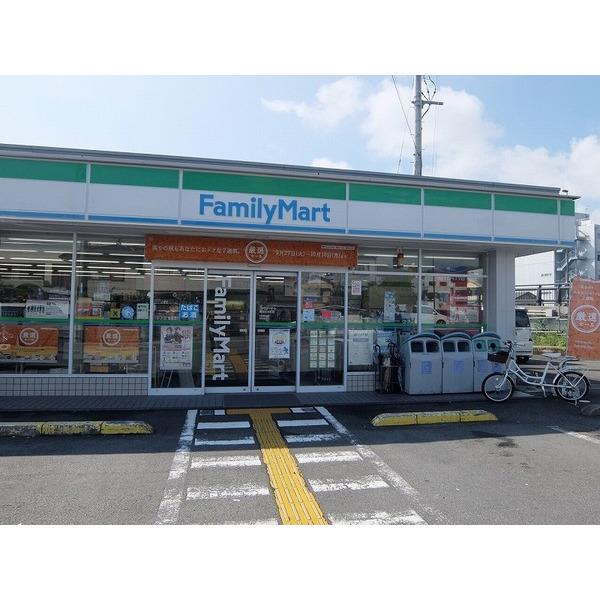 ファミリーマート高知北本町店：245m