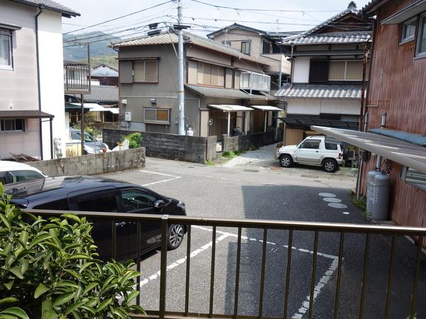 レジデンス前里（302） 駐車場