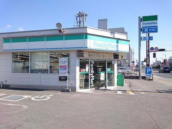 ファミリーマート高知旭町店：233m