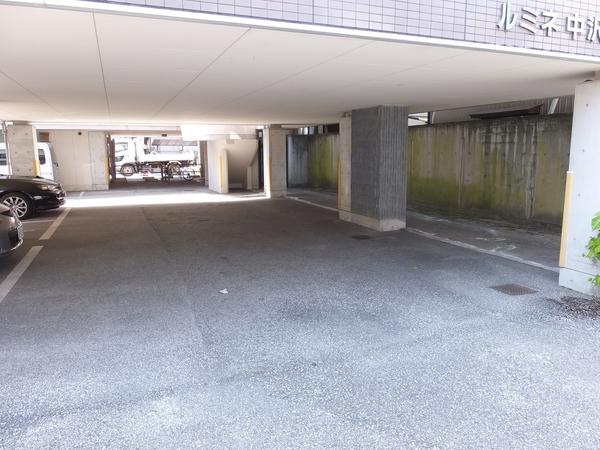 ルミネ中沢（305） 駐車場
