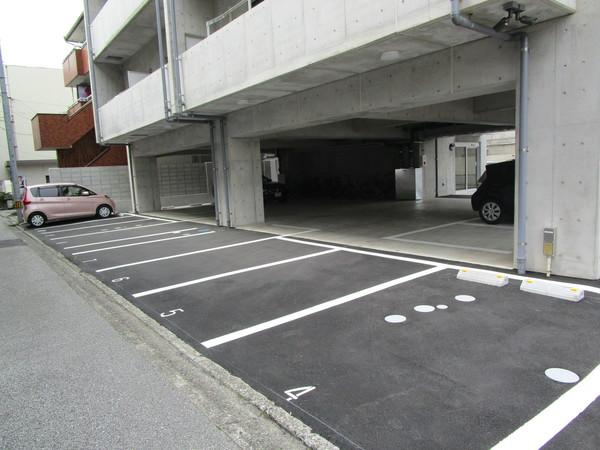 ライフ（503） 駐車場