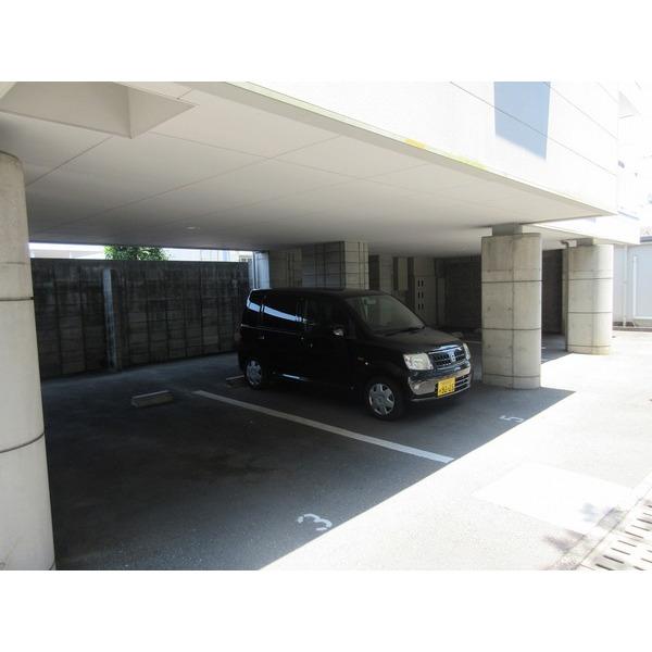 REM（203） 駐車場