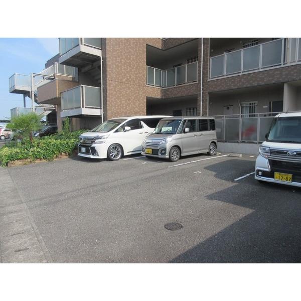 トゥジュール・ヴェール（104） 駐車場