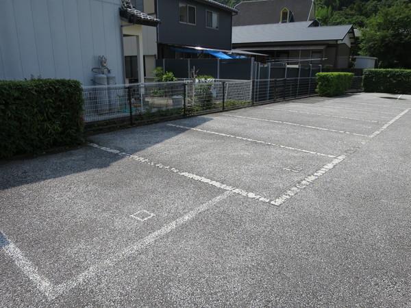 ラピスハイネス　B棟（B201） 駐車場