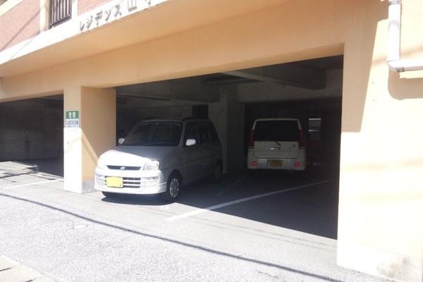 レジデンス山手（402） 駐車場
