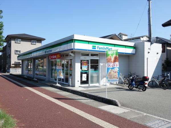 ファミリーマート高知北竹島店：676m