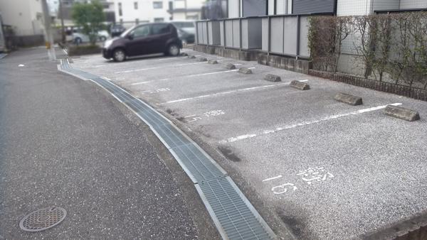シャーメゾン和A棟（Ａ102） 駐車場