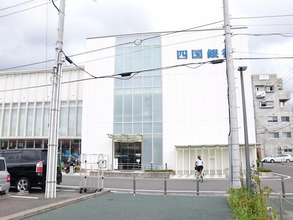 四国銀行よさこい咲都支店：164m