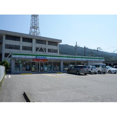 山崎ハイツ 周辺環境写真1 ファミリーマート高知六泉寺店：865m