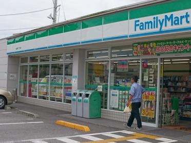 ファミリーマート比島町三丁目店：308m