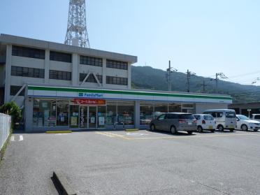 ファミリーマート高知六泉寺店：597m