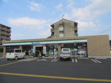 ファミリーマート高知大津バイパス店：855m