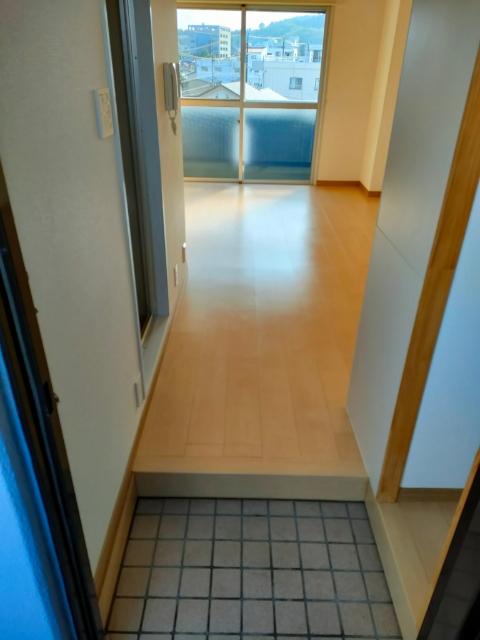 コンフォール朝倉（402） 玄関