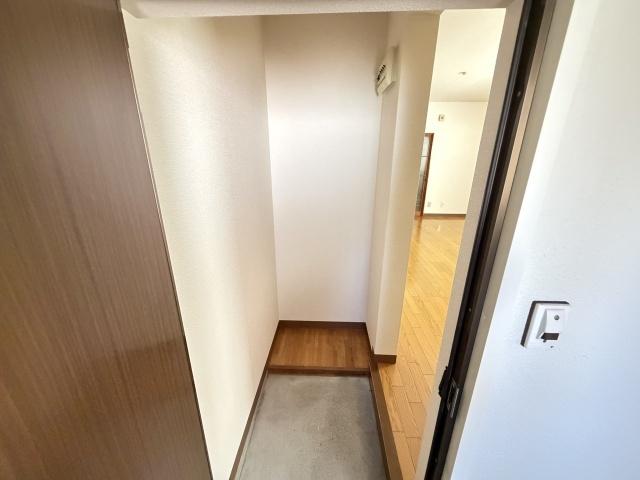 コーポ・プチクレール（2F-nisi） 玄関