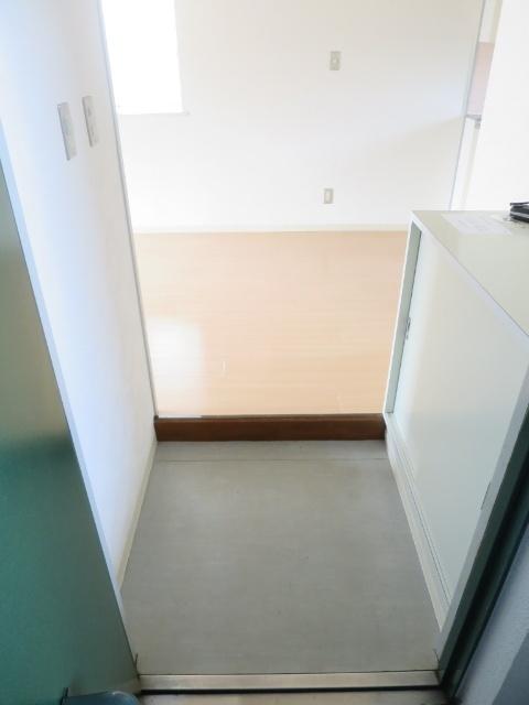 フラットパイン廿代（303） 玄関