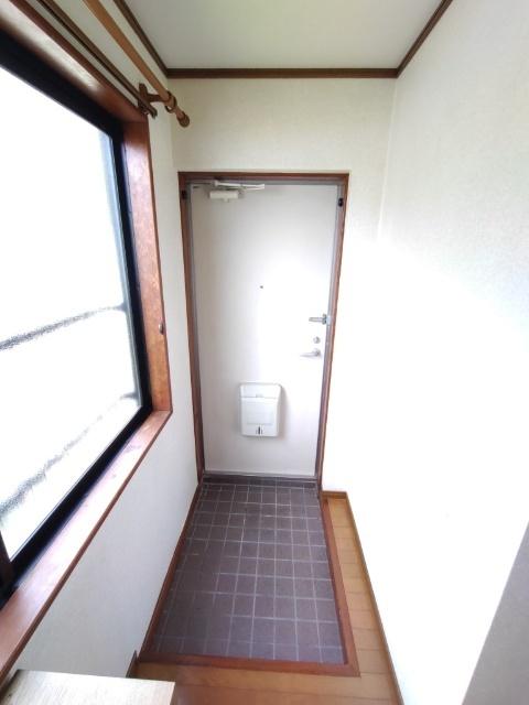 丸岡ビル（302） 玄関