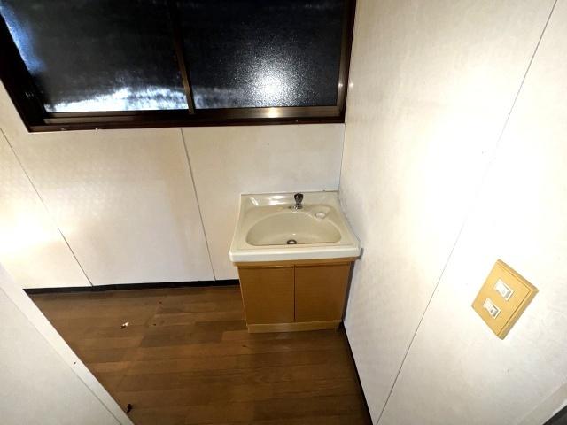 薊野南町9-18貸家（-） 洗面