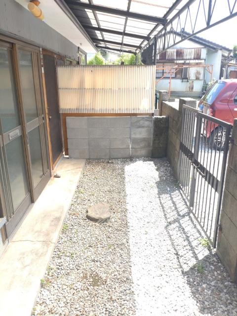 東秦泉寺1-4棟割貸家（nisi） 庭