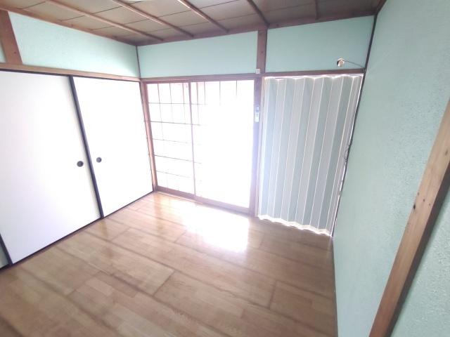 東秦泉寺1-4棟割貸家（nisi） リビング