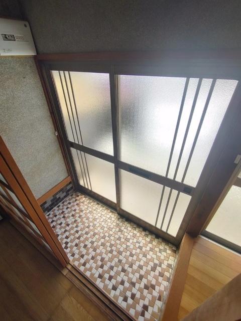 東秦泉寺1-4棟割貸家（nisi） 玄関