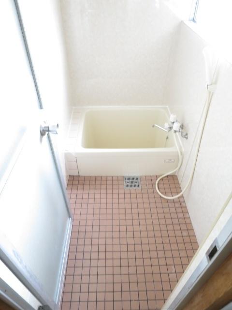 北秦泉寺91-1貸家　西棟（-） バス／シャワー