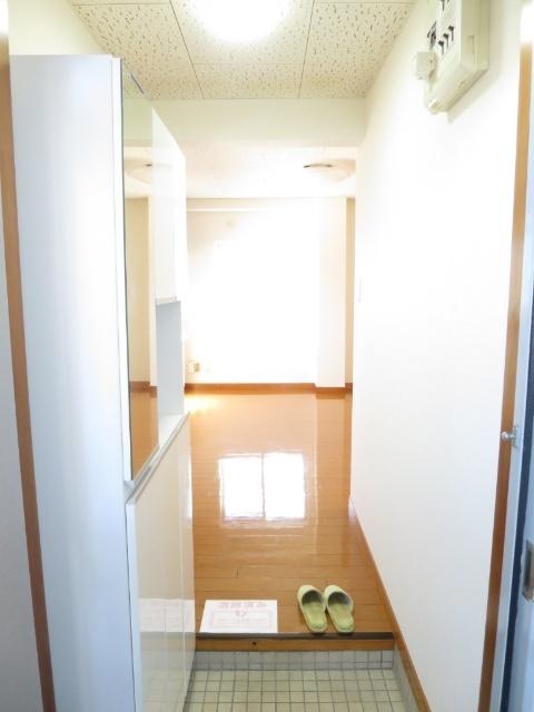 レジデンス前里（302） 玄関