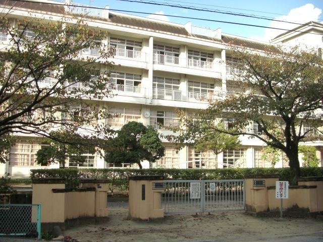 高知市立昭和小学校：2218m