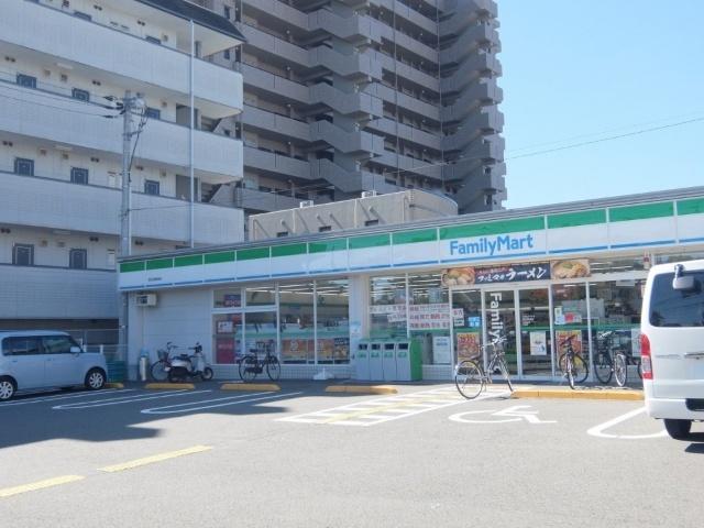 ファミリーマート高知桟橋通店：537m