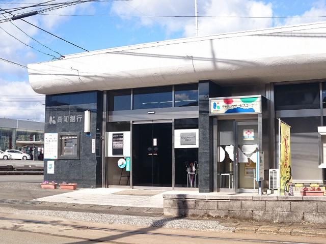 高知銀行朝倉支店：442m
