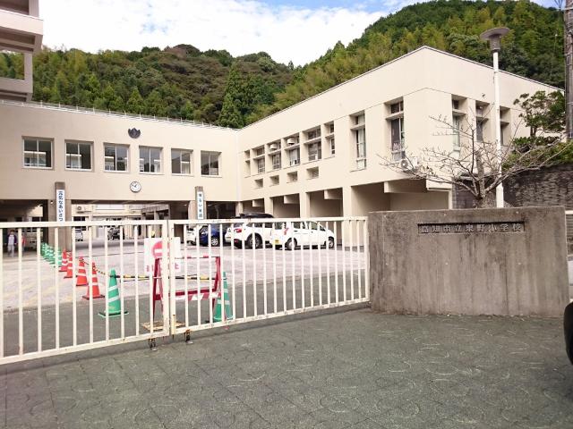 高知市立泉野小学校：916m