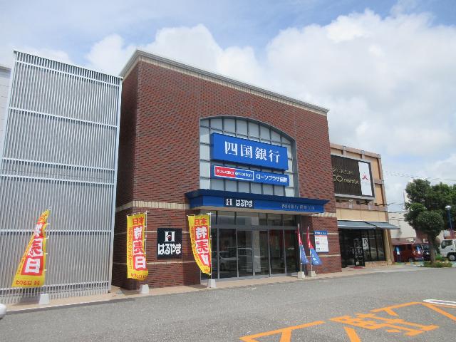四国銀行薊野支店：208m