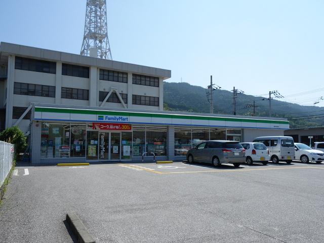 ファミリーマート高知六泉寺店：334m
