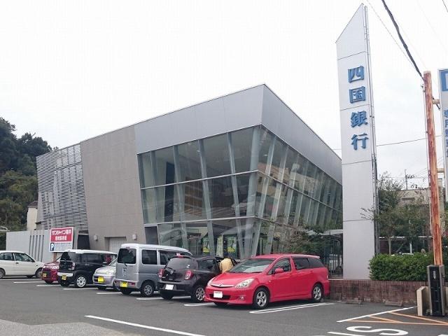 四国銀行福井支店：118m