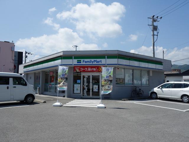 ファミリーマート高知インター南店：594m