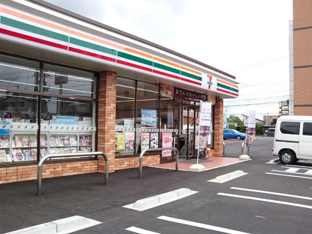 セブンイレブン高知新本町2丁目店：408m