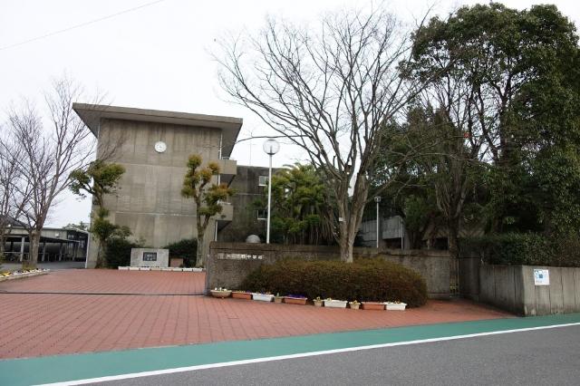 いの町立伊野中学校：442m