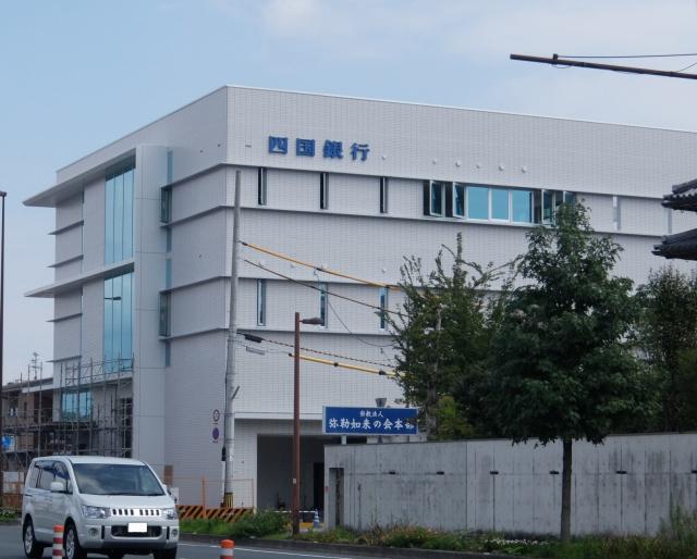 四国銀行潮江支店：1111m
