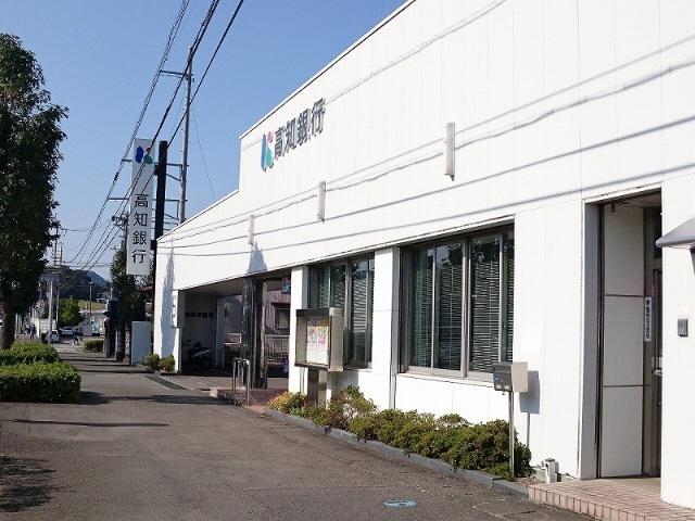 高知銀行朝倉南支店：180m