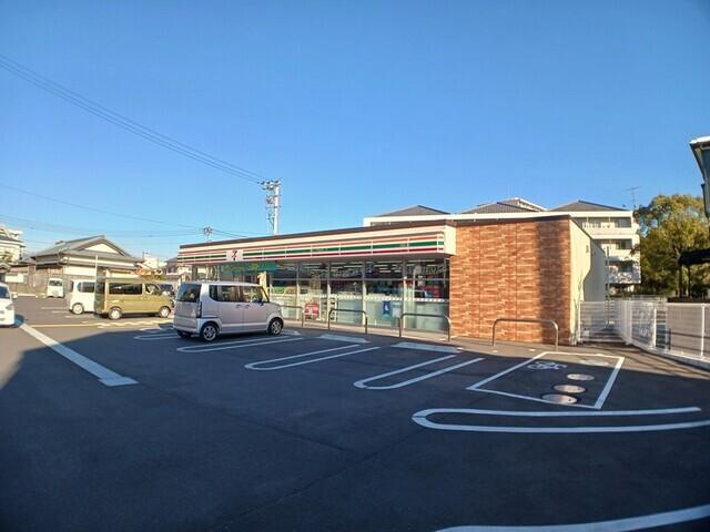 セブンイレブン高知朝倉西町店：739m