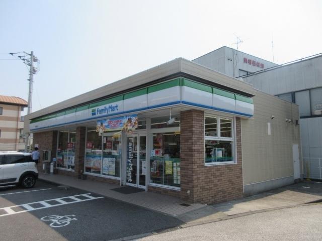 ファミリーマート高知東石立店：271m