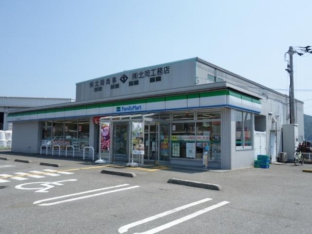 ファミリーマート五台山タナスカ店：1832m