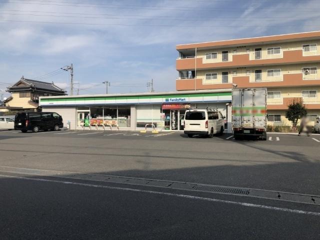 ファミリーマート高知神田東店：470m