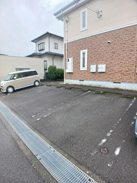 ヴィラ　プリティ（201） 駐車場