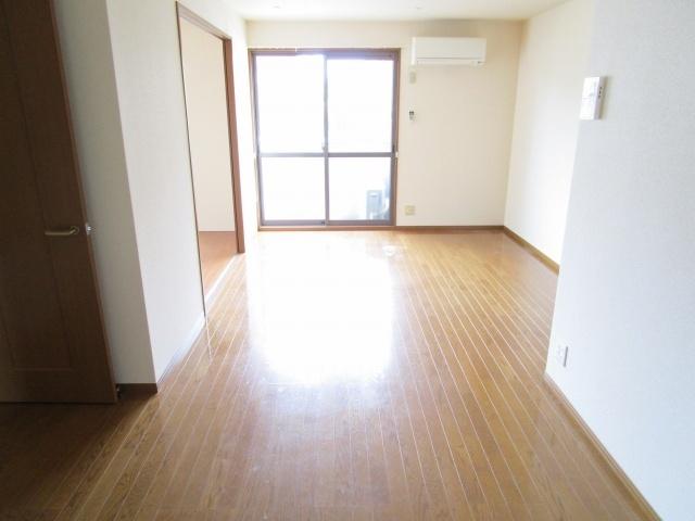 ドルフ東久万（101） 部屋画像