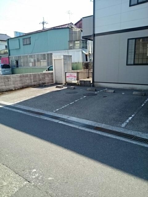 パナシェ・レーヴ（101） 駐車場
