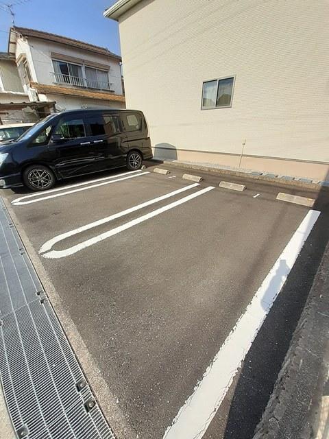 シャルール（202） 駐車場