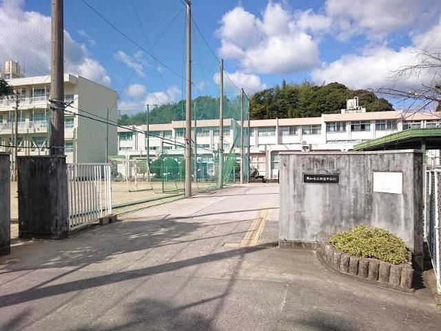 高知市立朝倉中学校：1573m