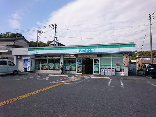 ファミリーマート高知朝倉西店：197m