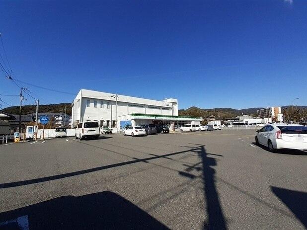 ファミリーマート高知インター店：690m