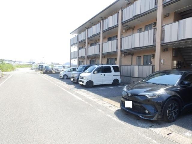 ビレッジ北久保　C棟（C305） 駐車場